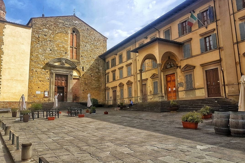 Piazza della Badia Le Rime Arezzo